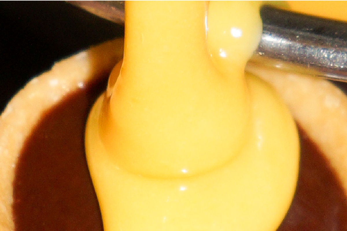 prod-31 fond de tarte avec glaçage jaune, carac