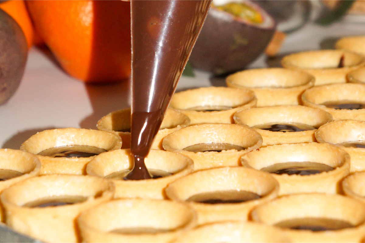 prod-36 carac, fonds de tarte rempli d'une ganache de chocolat, caracs revisités, contact